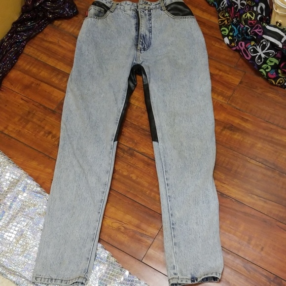 VINTAGE JEANS WTH A HEART SHAPE ON THE BACKSIDE - Picture 6 of 16